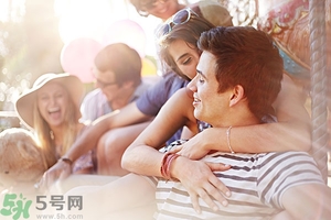 女生喜歡成熟的男生嗎？女生喜歡成熟穩(wěn)重的類型嗎？