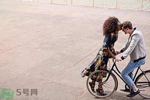 女生喜歡成熟的男生嗎？女生喜歡成熟穩(wěn)重的類型嗎？