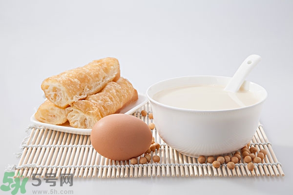 豆奶粉結(jié)塊還能喝嗎？豆奶粉分層還能喝嗎？