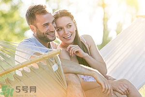 女生喜歡成熟的男生嗎？女生喜歡成熟穩(wěn)重的類型嗎？
