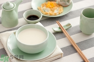 豆奶粉結(jié)塊還能喝嗎？豆奶粉分層還能喝嗎？