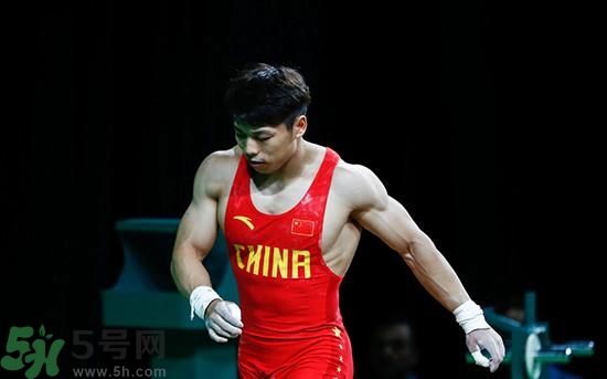 諶利軍舉重棄權(quán) 舉重為什么容易腿抽筋？