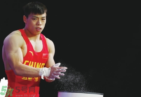 諶利軍舉重棄權(quán) 舉重為什么容易腿抽筋？
