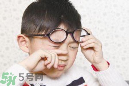 近視眼的發(fā)病因素？近視眼的并發(fā)癥有哪些？
