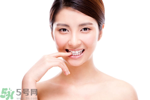 寶寶為什么喜歡咬指甲？寶寶咬指甲是怎么回事？