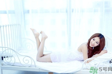 初一女孩能穿情趣內(nèi)衣嗎？初中女生應該穿什么內(nèi)衣？