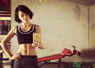 女生健身喝什么牛奶好？女生健身吃什么好？