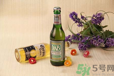 男子喝冰啤后洗澡出血 喝冰啤后可以洗澡嗎？