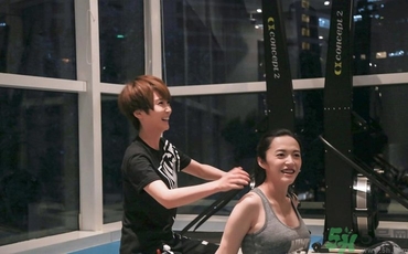 女生去健身房怎么穿衣服？女生去健身房穿什么鞋？