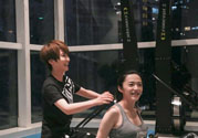 女生去健身房怎么穿衣服？女生去健身房穿什么鞋？