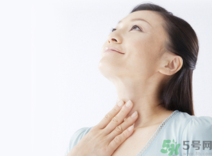 秋季嗓子干癢咳嗽是怎回事？秋季嗓子干癢咳嗽怎么辦？