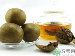 羅漢果可以和菊花一起泡水喝嗎？羅漢果菊花茶的做法及營(yíng)養(yǎng)價(jià)值
