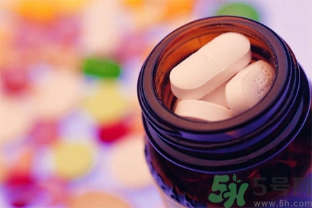 感冒發(fā)燒可以服用抗生素嗎？常見(jiàn)的抗生素有哪些？