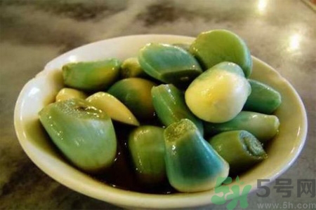  醋泡大蒜對(duì)健康有什么影響？醋泡大蒜的做法是什么？
