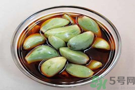  醋泡大蒜對(duì)健康有什么影響？醋泡大蒜的做法是什么？
