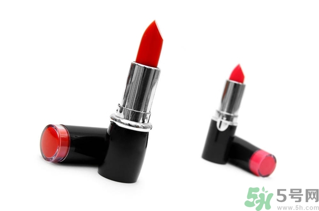 皮膚黑涂什么顏色口紅好看？皮膚白涂什么顏色的口紅？