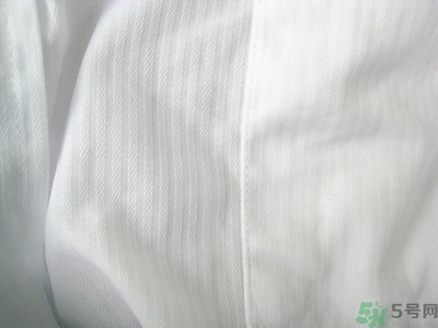 衣服長黑點怎么洗掉？衣服上長霉點怎么去除？