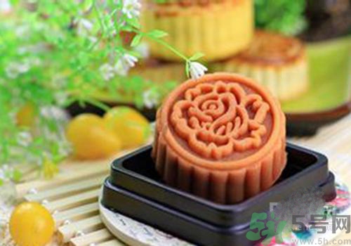 月餅裂開(kāi)了是怎么回事？月餅開(kāi)裂了可以吃嗎？