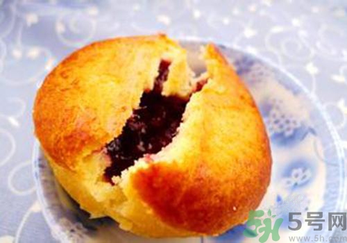月餅裂開(kāi)了是怎么回事？月餅開(kāi)裂了可以吃嗎？