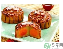 月餅裂開(kāi)了是怎么回事？月餅開(kāi)裂了可以吃嗎？