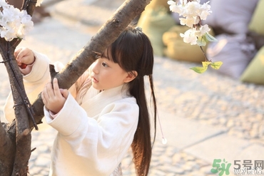 11歲女孩胸部發(fā)育正常嗎？11歲女生的標(biāo)準(zhǔn)胸圍是多少？