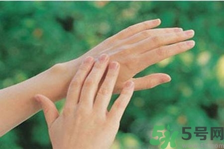?手指關(guān)節(jié)疼痛的危害？如何緩解手指關(guān)節(jié)疼痛？