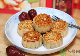 月餅吃多了會怎么樣？哪些人不宜吃月餅？