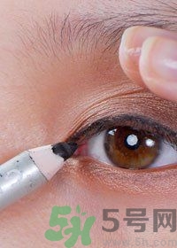 眼線怎么畫好看圖解？單眼皮怎么畫眼線好看？