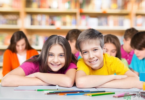 怎么讓女孩子喜歡自己？怎么讓男孩子喜歡自己？