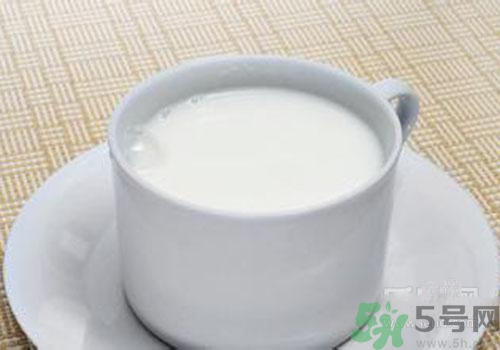 純牛奶為什么會結塊？結塊的純牛奶可以喝嗎？