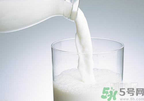 純牛奶為什么會結塊？結塊的純牛奶可以喝嗎？