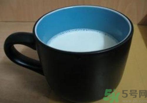 喝純牛奶會(huì)上火嗎？喝純牛奶有什么壞處？