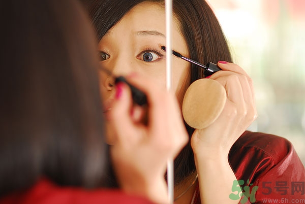 眼影可以當(dāng)眉粉用嗎？眼影可以當(dāng)鼻影用嗎？