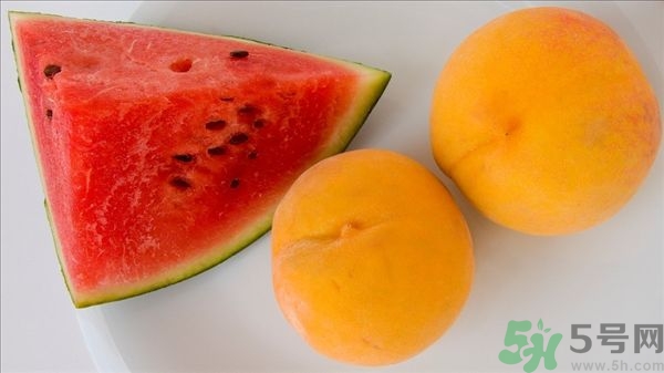 凍成冰的西瓜能吃嗎？吃西瓜拉肚子是怎么回事？