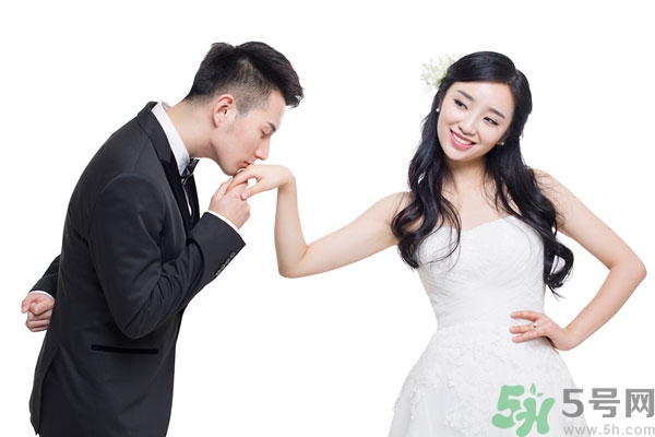 第一次接吻怎么接？和男生接吻沒感覺怎么辦？