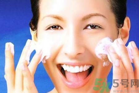 太陽穴長痘怎么辦？如何祛除太陽穴上的痘痘？