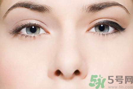鼻子兩側(cè)長痘的原因是什么？如何去除鼻子兩側(cè)的痘？