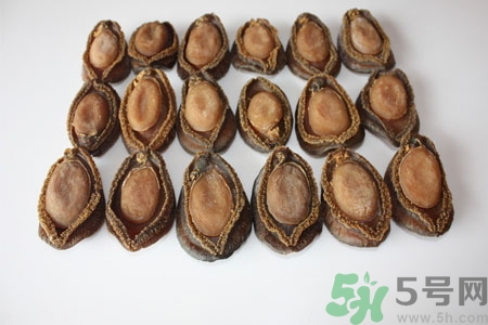 鮑魚的營(yíng)養(yǎng)價(jià)值有哪些？鮑魚的藥用價(jià)值是什么？