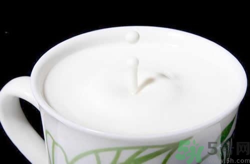 鈣片能和牛奶一起吃嗎？鈣片不能和什么一起吃？