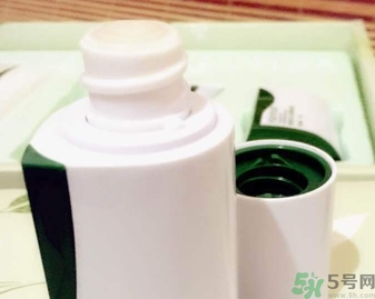 韓后茶蕊嫩白系列適合什么膚質(zhì)？韓后茶蕊baby白適合敏感肌嗎？