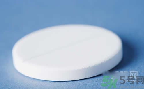 鈣片和維生素c可以一起吃嗎？鈣片和維生素一起吃好不好？