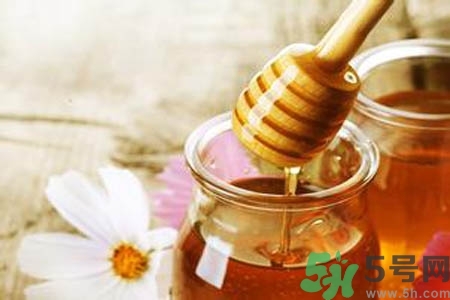 蜂蜜不能和什么一起吃？哪些人不能吃蜂蜜？