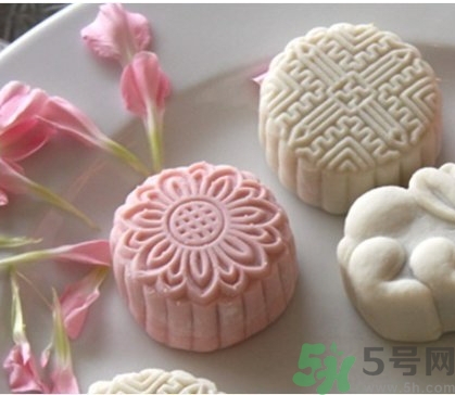冰皮月餅和冰淇淋月餅有什么區(qū)別？冰皮月餅和冰淇淋月餅?zāi)膫€(gè)好吃？