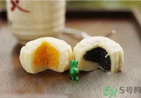 冰皮月餅是雪月餅嗎？冰皮月餅和雪月餅哪個好吃？