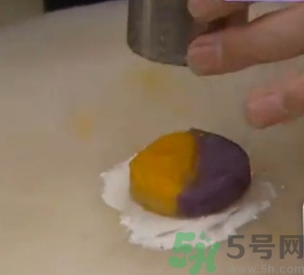 水晶月餅用的什么粉？水晶月餅的做法及配方