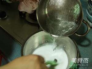 水晶月餅用的什么粉？水晶月餅的做法及配方