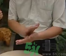 水晶月餅用的什么粉？水晶月餅的做法及配方