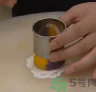 水晶月餅用的什么粉？水晶月餅的做法及配方