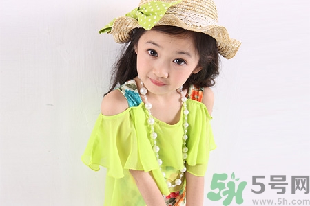 9歲女生的標準身高體重是多少？9歲女生正常身高體重是多少？