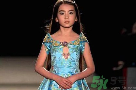 9歲女生的標準身高體重是多少？9歲女生正常身高體重是多少？